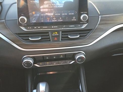 Used 2023 Nissan Altima 2.5 SV image 12