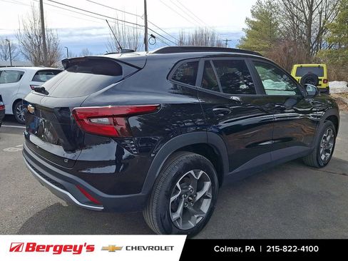 Certified 2025 Chevrolet Trax LT w/ LT Convenience Package image 4