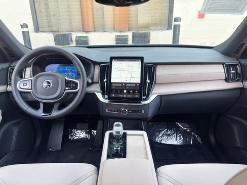 Used 2025 Volvo XC90 B5 Core w/ Protection Package Premier AWD/4WD image 13