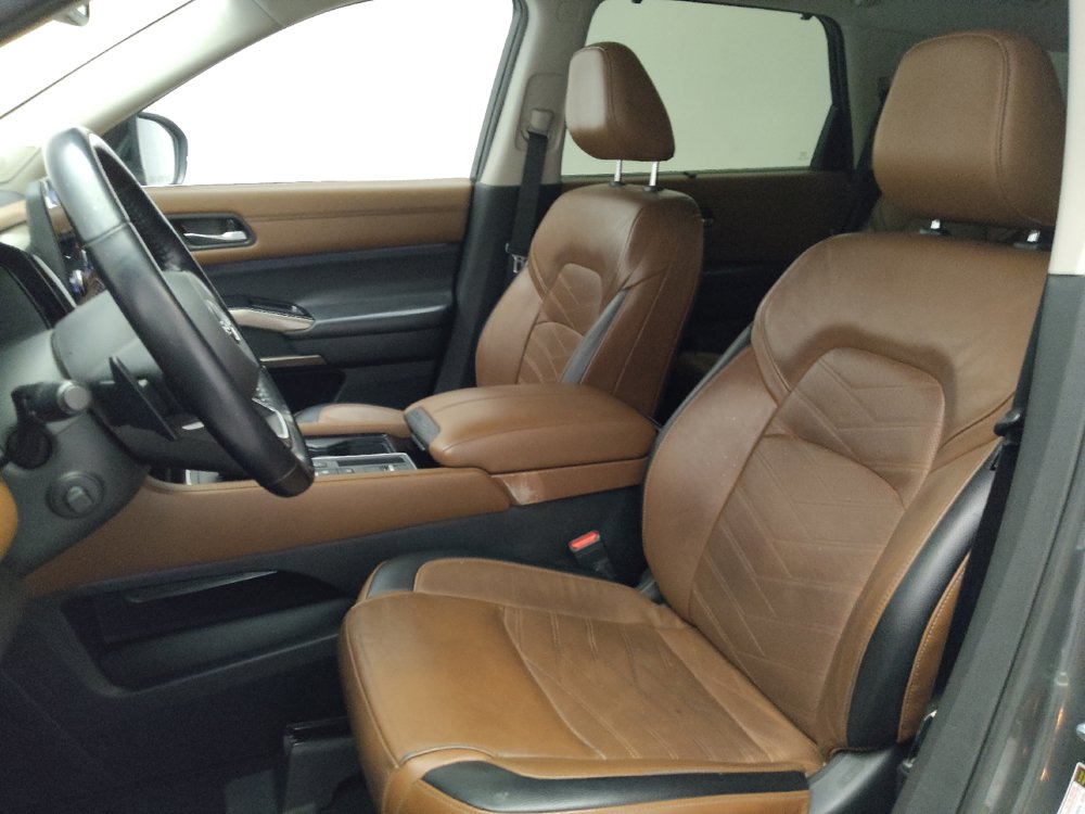 Used 2022 Nissan Pathfinder Platinum w/ Cargo Package FWD image 17