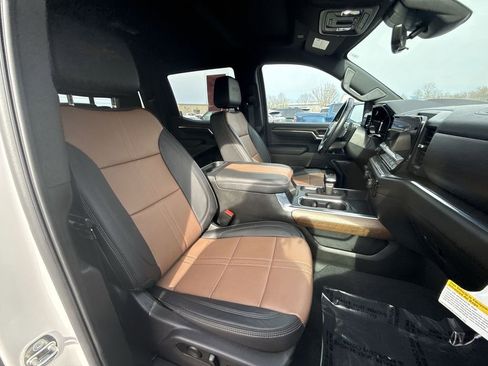 Used 2024 Chevrolet Silverado 1500 High Country w/ Technology Package image 23