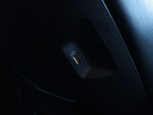 Used 2024 Kia Carnival LX image 31