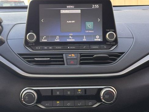 Used 2025 Nissan Altima 2.5 S FWD image 10