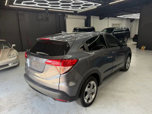 Used 2017 Honda HR-V LX image 3
