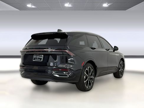 Used 2025 Lincoln Nautilus Reserve AWD/4WD image 9
