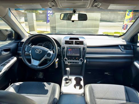 Used 2012 Toyota Camry SE FWD image 6