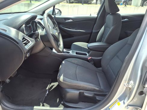 Used 2017 Chevrolet Cruze LS FWD image 16