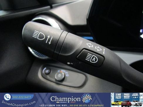 Used 2025 Chevrolet Trax LT FWD image 19