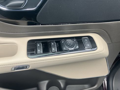 Used 2024 Lincoln Aviator AWD w/ Premium Package image 20