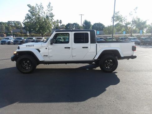 New 2025 Jeep Gladiator Willys image 5