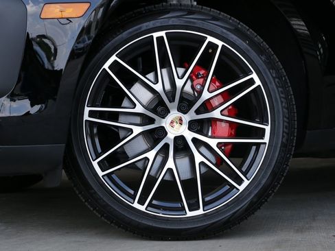 New 2025 Porsche Macan S image 8