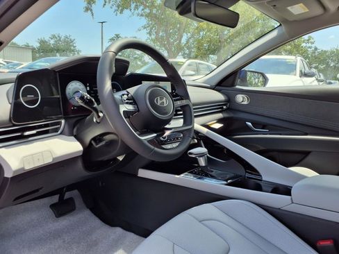 New 2025 Hyundai Elantra Limited image 47