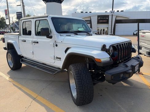 Used 2022 Jeep Gladiator Sport AWD/4WD image 2