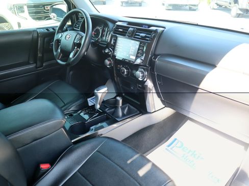 Used 2022 Toyota 4Runner TRD Off-Road AWD/4WD image 28