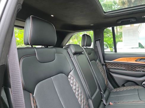 Used 2025 Jeep Grand Cherokee Summit w/ Obsidian Package AWD/4WD image 14