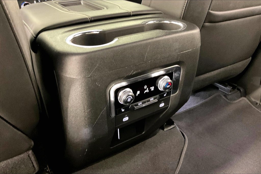 Used 2023 GMC Yukon SLT w/ SLT Premium Package RWD image 9