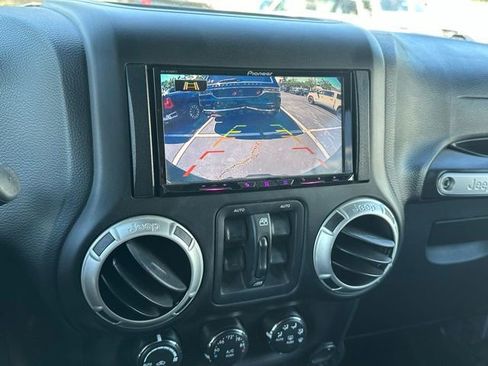Used 2017 Jeep Wrangler Unlimited Rubicon w/ Connectivity Group AWD/4WD image 20