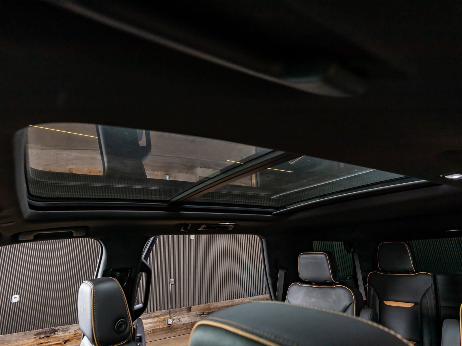 Used 2022 GMC Yukon AT4 AWD/4WD image 27