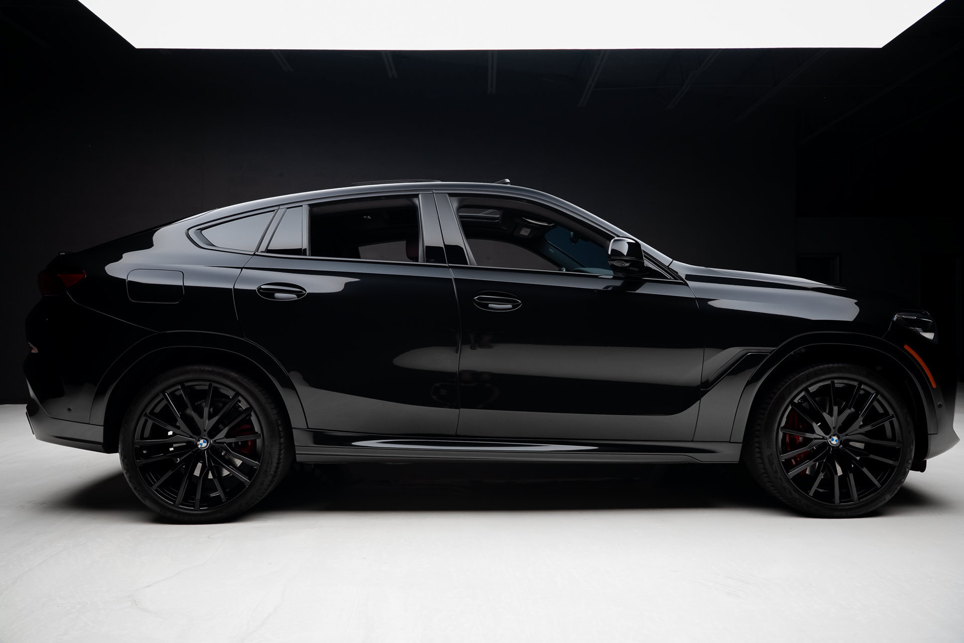 Used 2022 BMW X6 M50i w/ Premium Package AWD/4WD image 36