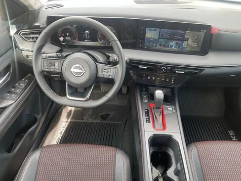 Certified 2025 Nissan Kicks SR FWD image 13
