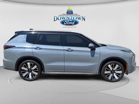 Used 2025 Mitsubishi Outlander SEL FWD image 2