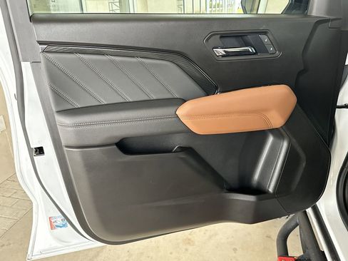 Used 2025 GMC Canyon AT4 image 10