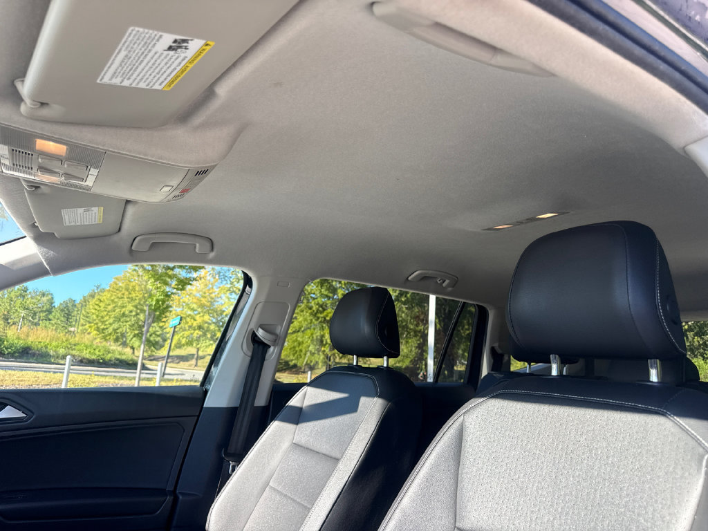 Used 2021 Volkswagen Tiguan SE FWD image 30