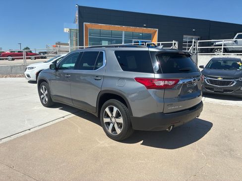 Used 2019 Chevrolet Traverse LT w/ LT Premium Package AWD/4WD image 3