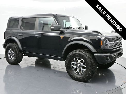 Used 2023 Ford Bronco Badlands image 1