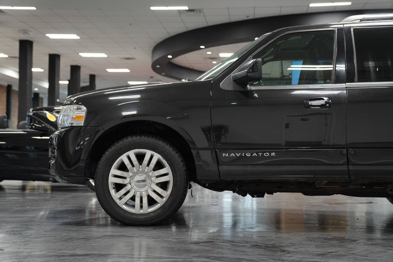 Used 2012 Lincoln Navigator 4WD image 7