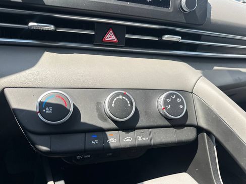 Used 2026 Hyundai Elantra SE FWD image 18