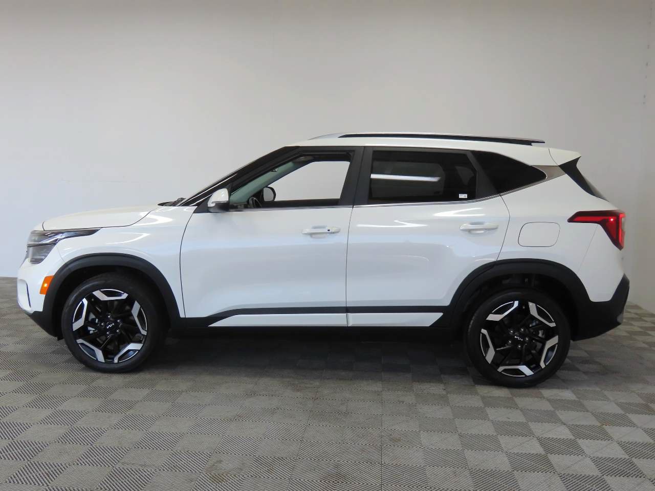Used 2024 Kia Seltos SX AWD/4WD image 5