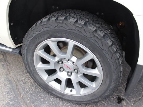 Used 2015 GMC Yukon XL Denali image 30