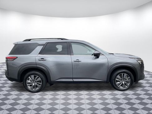 Used 2025 Nissan Pathfinder SV AWD/4WD image 2