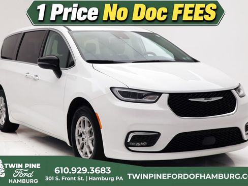 Used 2024 Chrysler Pacifica Touring-L FWD image 1