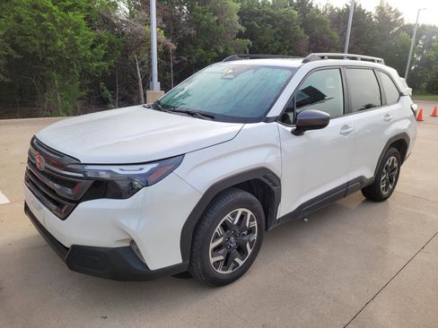 Used 2025 Subaru Forester Premium AWD/4WD image 1