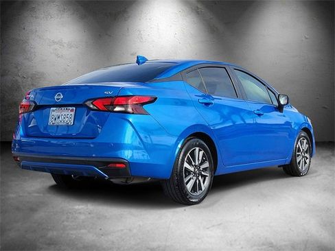 Used 2020 Nissan Versa SV image 3