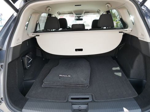Used 2026 Nissan Rogue SV w/ Cold Weather Package AWD/4WD image 18