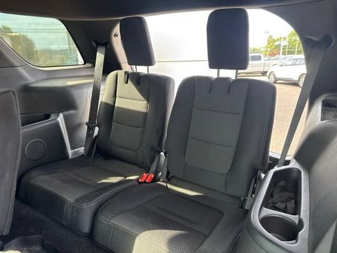 Used 2017 Ford Explorer XLT w/ Equipment Group 201A AWD/4WD image 10