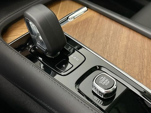 Used 2024 Volvo XC90 B6 Plus w/ Protection Package Premier image 17