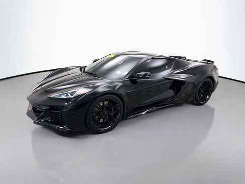Used 2025 Chevrolet Corvette Z06 RWD image 3