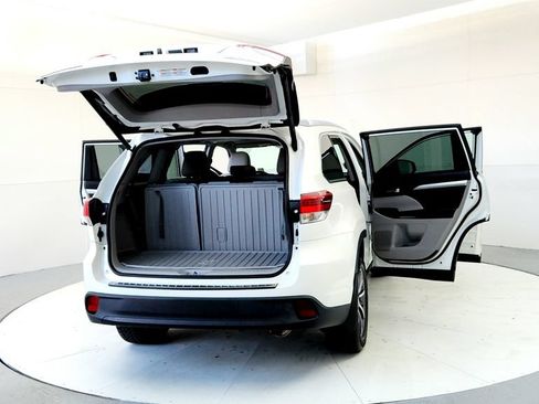 Used 2019 Toyota Highlander XLE w/ Protection Package #3 AWD/4WD image 11
