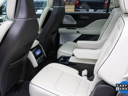 Used 2023 Lincoln Aviator Black Label w/ Class IV Trailer Tow Package image 16