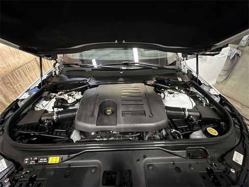 Used 2024 Land Rover Discovery Dynamic SE image 28