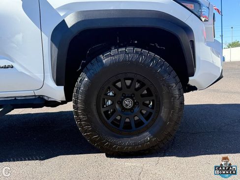 Used 2024 Toyota Tacoma TRD Off-Road w/ TRD Off Road Upgrade Package AWD/4WD image 8