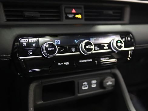 Used 2025 Honda Pilot Elite image 30