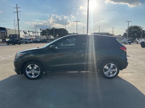 Used 2016 Honda HR-V EX image 2