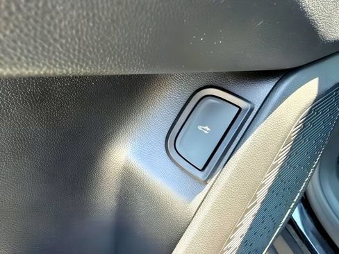 Used 2025 Chevrolet Equinox LT w/ Convenience Package II AWD/4WD image 19