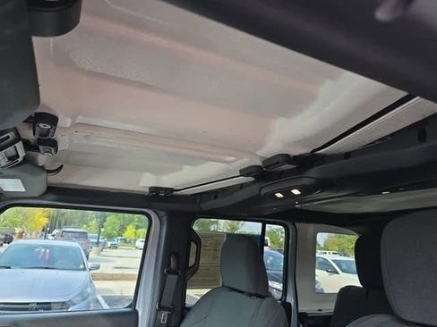 Used 2024 Jeep Wrangler Sport S image 33