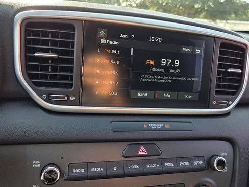 Used 2020 Kia Sportage LX image 21